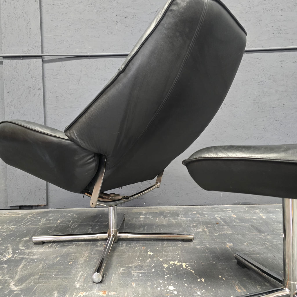Leder Drehsessel mit Hocker – 1970er Jahre
