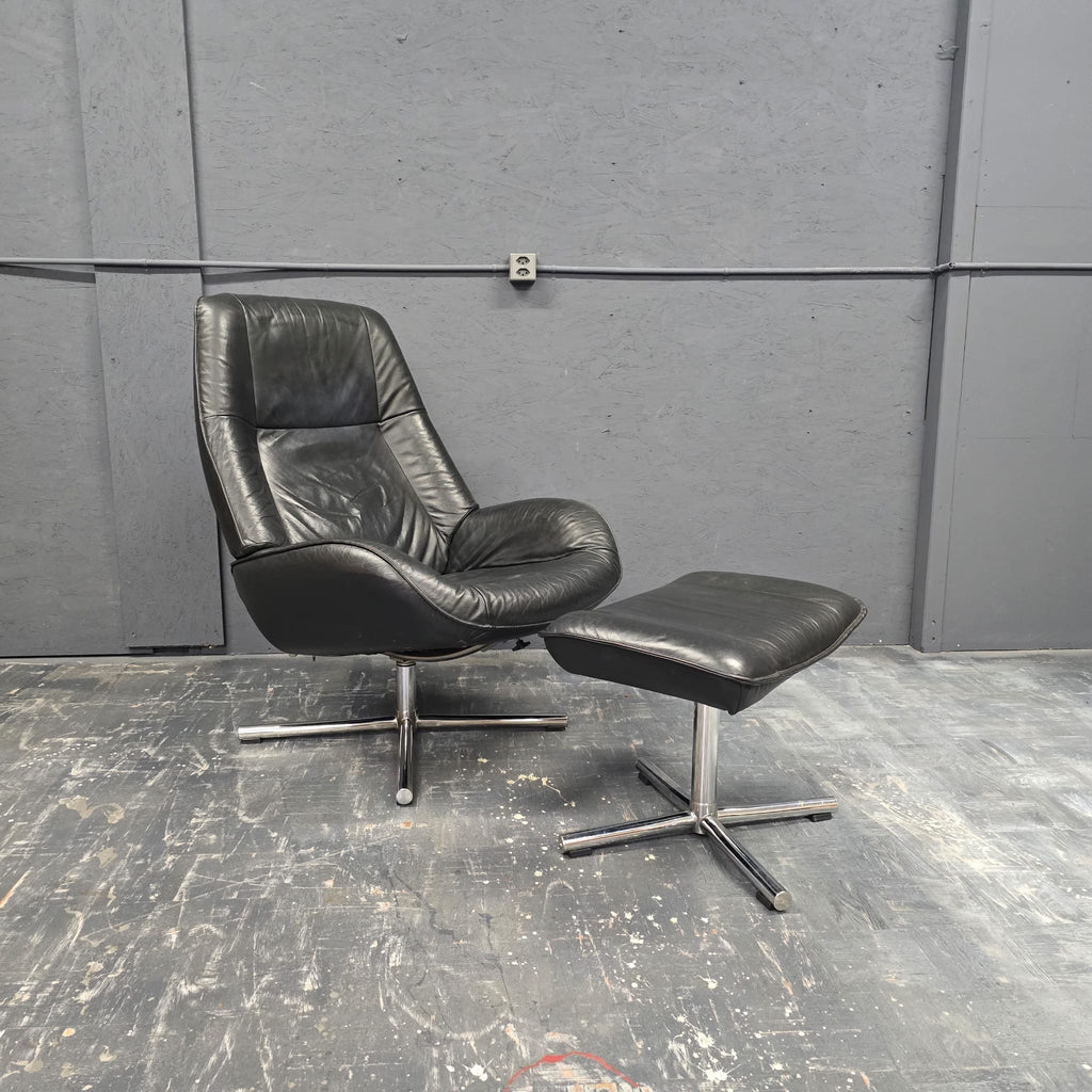 Leder Drehsessel mit Hocker – 1970er Jahre