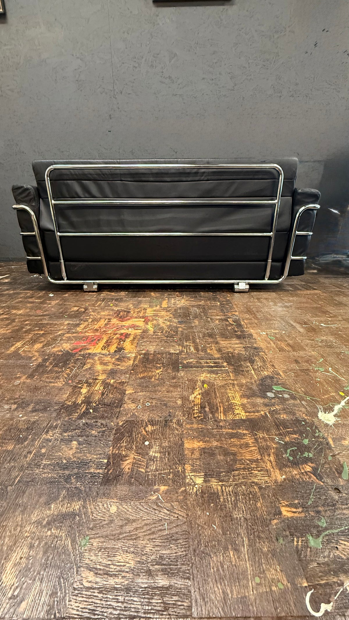 Lederschlafsofa mit Chromgestell – Schwarz