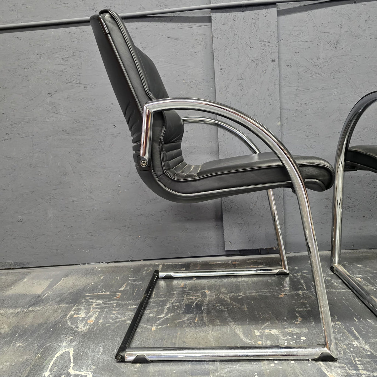3 Giroflex Freischwinger aus Leder & Chrom