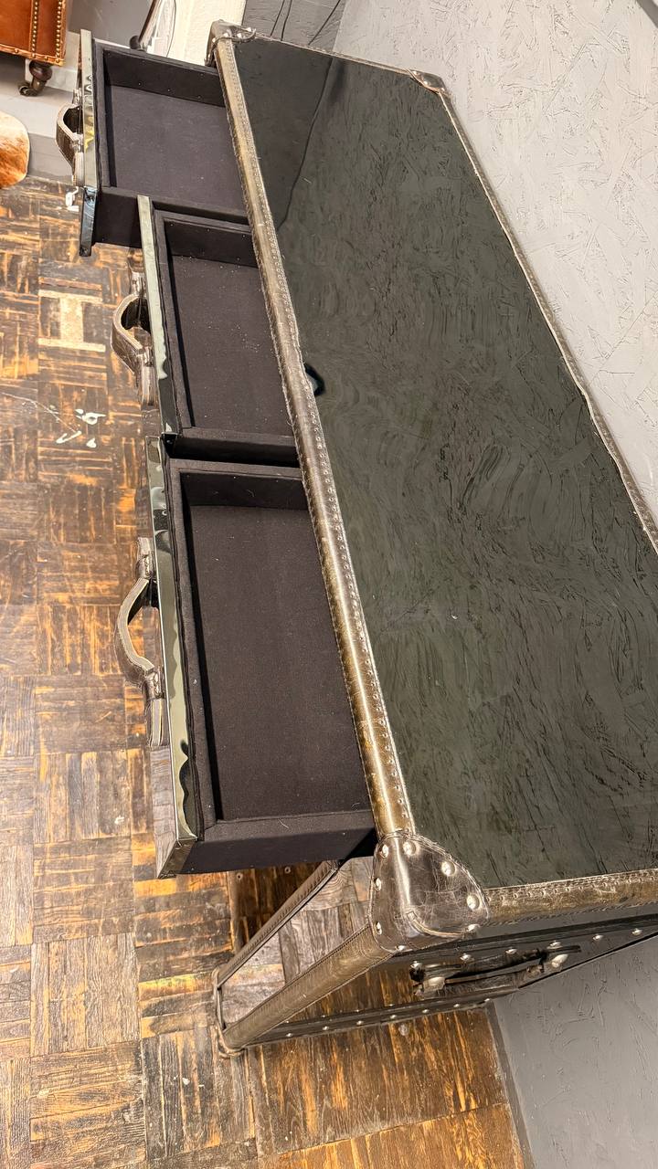 Konsole im Aviator-/Trunk-Stil mit Spiegelglas & Leder