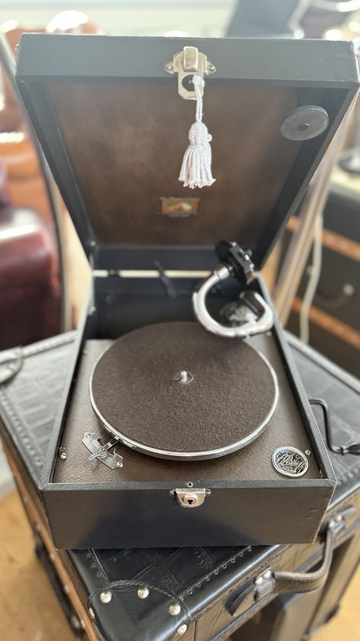 Original HMV „His Master’s Voice“ Koffergrammophon · England ·