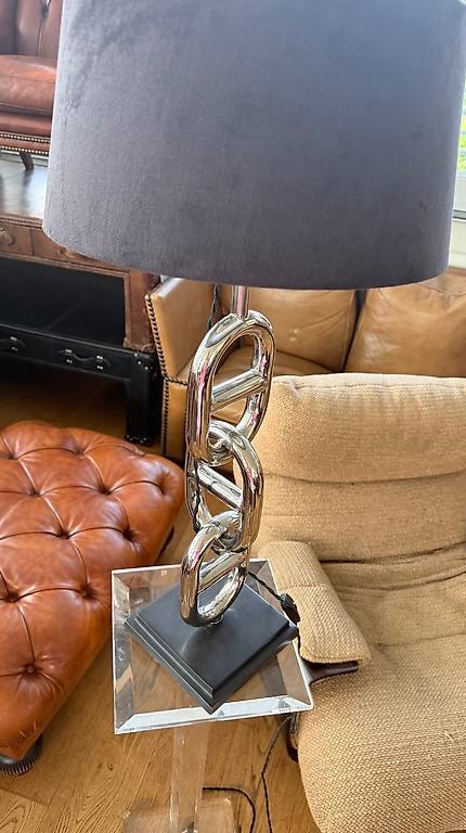 Italienische Designer-Tischlampe · Ketten-Design