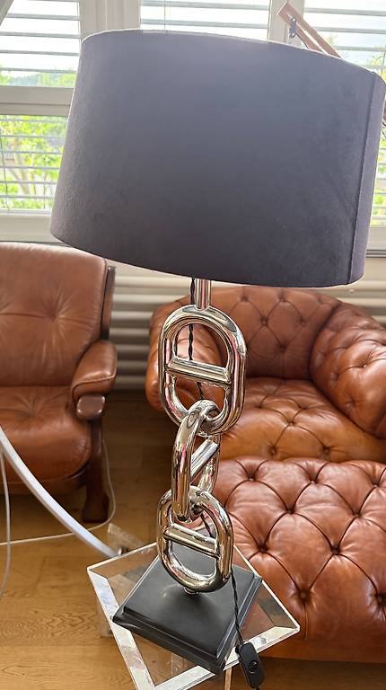 Italienische Designer-Tischlampe · Ketten-Design
