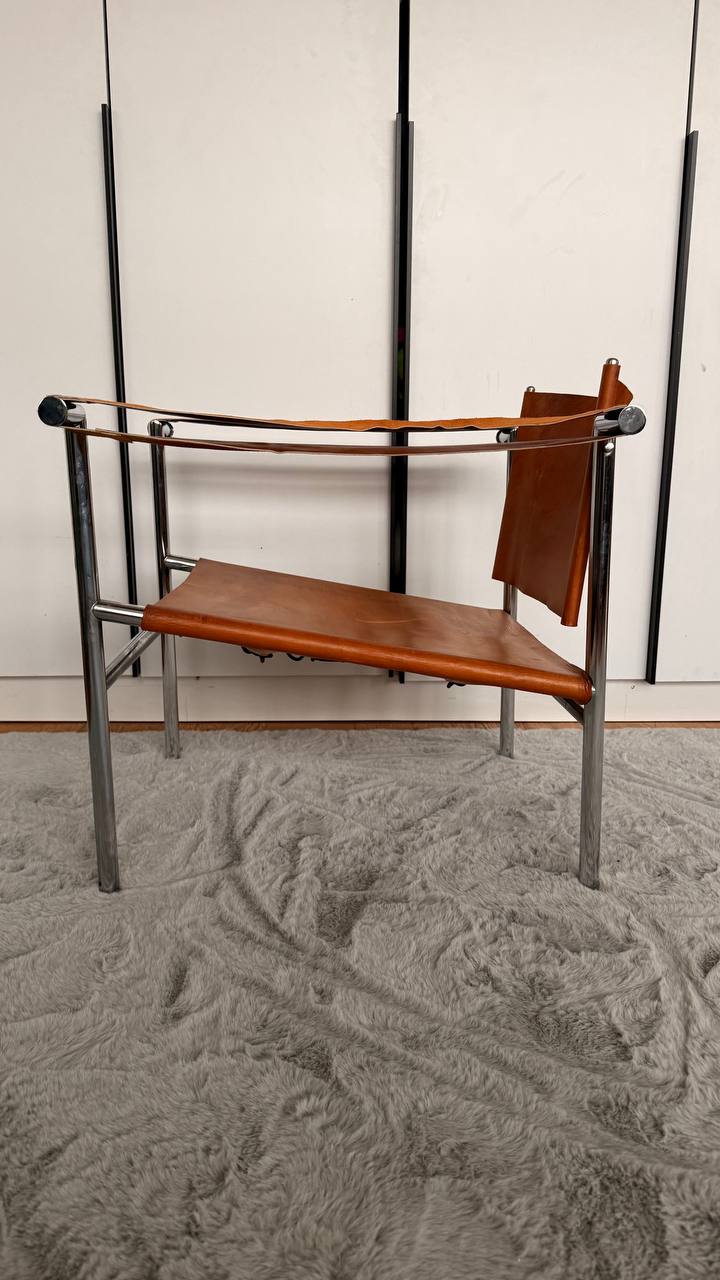 Sessel im Stil des LC1 – Leder & Chrom